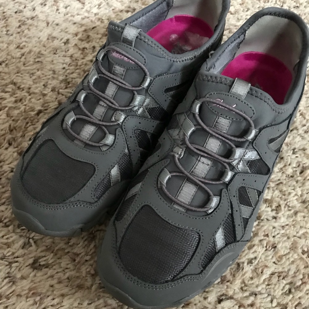 Skechers size 7